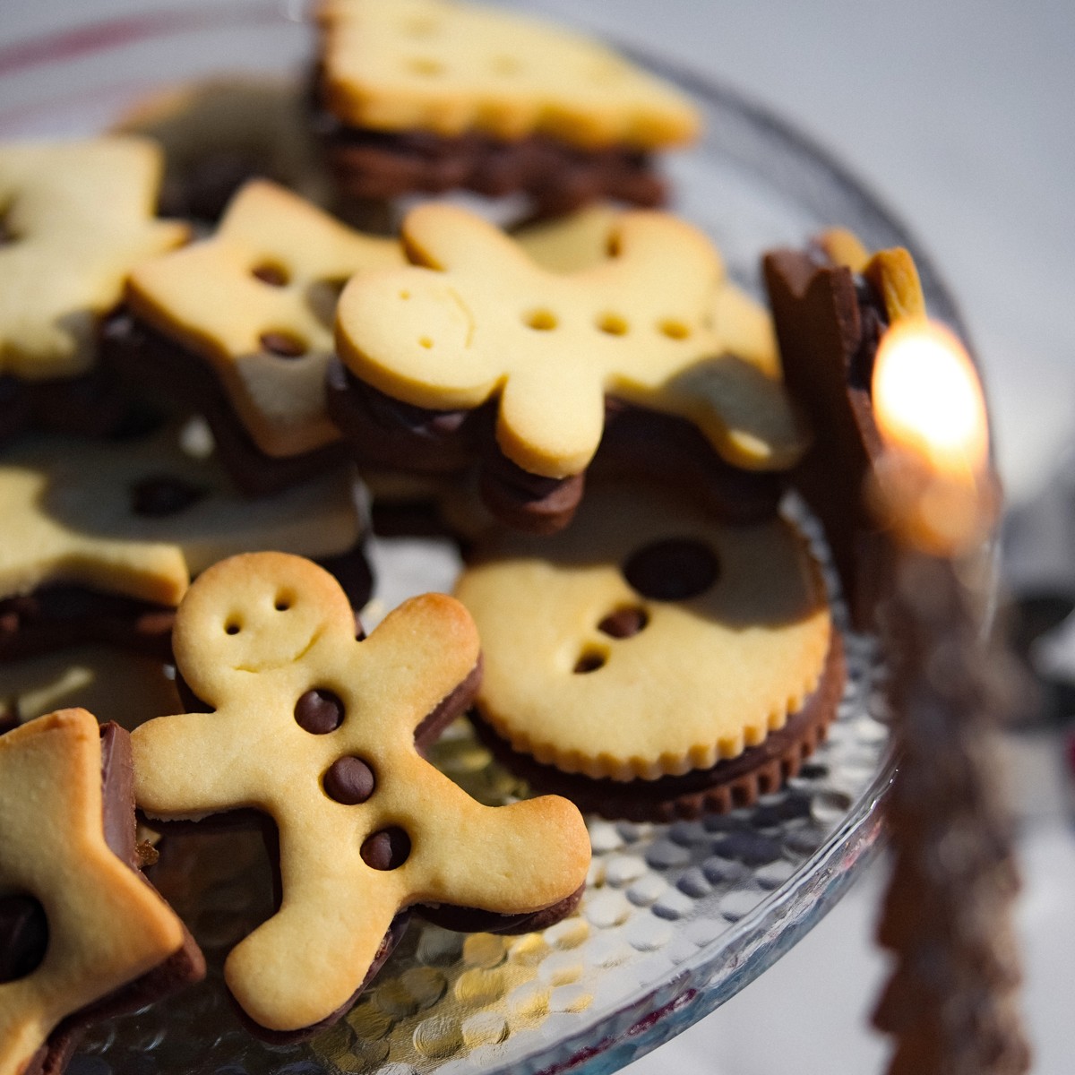 Biscuiti cu ganaj de ciocolata